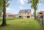 Ontdek binnenkort de ultieme woonervaring in onze toekomstige modelwoning in het project Hof ter Laak te Koersel. Deze prachtige woning wordt volledig afgewerkt en ingericht als kijkwoning, waarbij elk detail zorgvuldig is uitgedacht om jouw ideale woning
