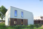 Voor degenen die een voorkeur hebben voor een hedendaags exterieur, biedt lot 8 in Hof ter Laak de perfecte samensmelting van architecturale stijlen uit het verleden en het heden. Met een royaal perceel van 4 are en een bruto bewoonbare oppervlakte van 14