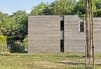 Welkom in het nieuwbouwproject "Katersbeek", waar comfortabel wonen hand in hand gaat met moderne elegantie.

Lot 1 biedt u de kans om uw droomhuis te realiseren in een omgeving nabij het bruisende centrum van Koersel en Beringen. Deze halfopen bebouwing 