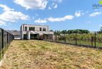Ontdek Lot 7 in Project Asdonk, gelegen in Heppen—de ideale keuze voor wonen of investeren. Deze prachtige nieuwbouwwoning biedt 3 ruime slaapkamers, een perceel van 4a50ca, en een schitterend uitzicht op de omliggende natuur. De woning onderscheidt zic