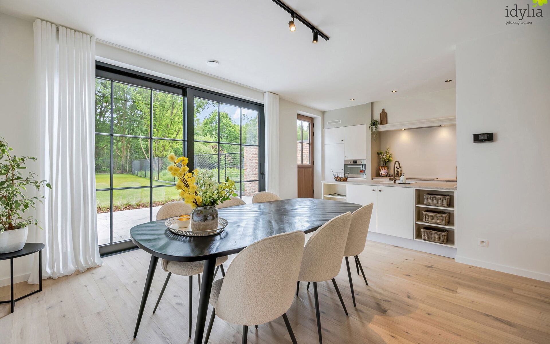 Ontdek binnenkort de ultieme woonervaring in onze toekomstige modelwoning in het project Hof ter Laak te Koersel. Deze prachtige woning wordt volledig afgewerkt en ingericht als kijkwoning, waarbij elk detail zorgvuldig is uitgedacht om jouw ideale woning