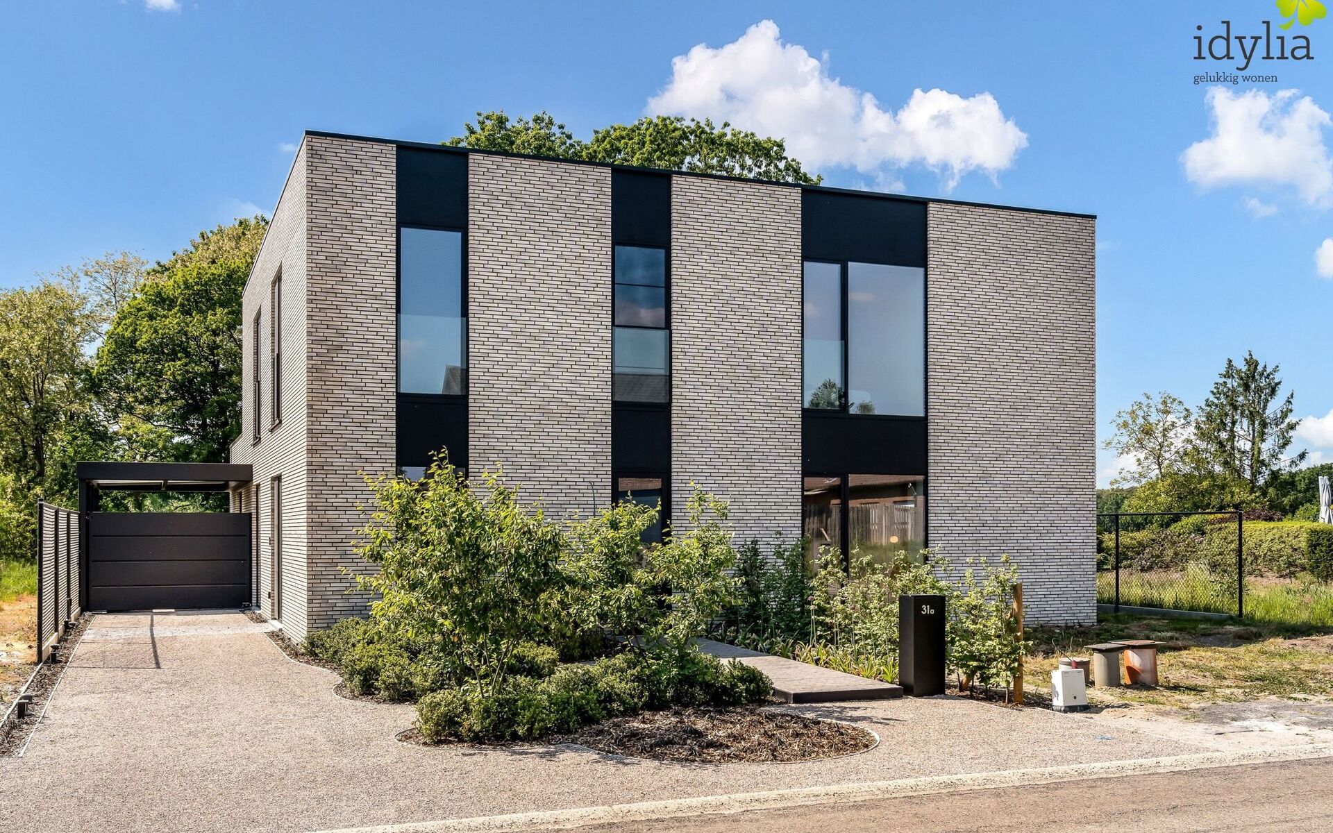 Ontdek Lot 7 in Project Asdonk, gelegen in Heppen—de ideale keuze voor wonen of investeren. Deze prachtige nieuwbouwwoning biedt 3 ruime slaapkamers, een perceel van 4a50ca, en een schitterend uitzicht op de omliggende natuur. De woning onderscheidt zic