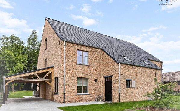 Ontdek binnenkort de ultieme woonervaring in onze toekomstige modelwoning in het project Hof ter Laak te Koersel. Deze prachtige woning wordt volledig afgewerkt en ingericht als kijkwoning, waarbij elk detail zorgvuldig is uitgedacht om jouw ideale woning