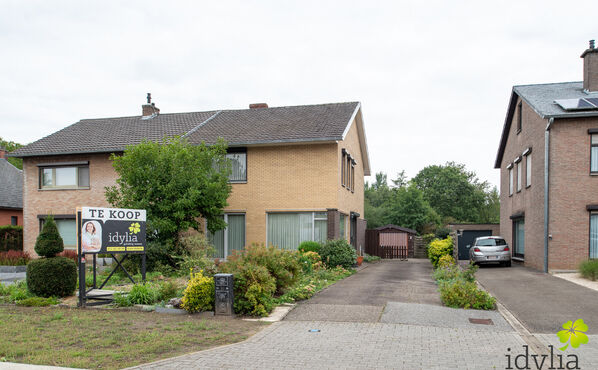 Dankzij zijn rustige straten, prachtige nabijgelegen natuur en levendige centrum biedt Zonhoven gedroomde woongelegenheden voor al wie de kalmte apprecieert, maar tegelijkertijd graag al het nodige in de buurt heeft. De Stationsstraat is hier een perfect 